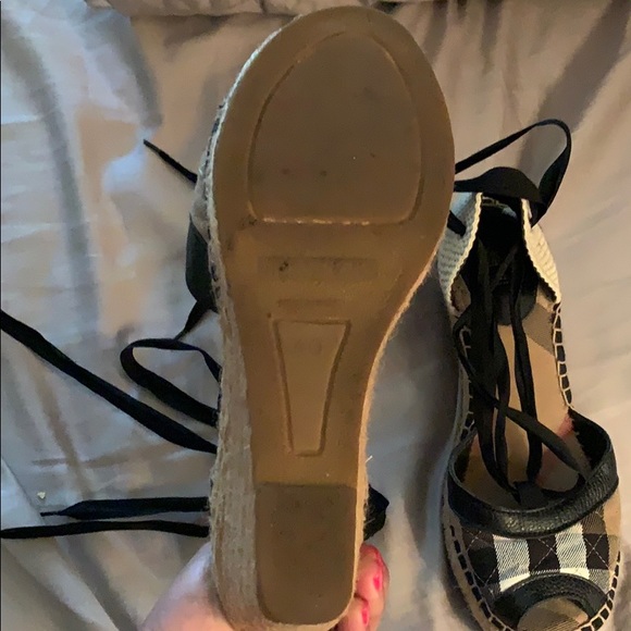 Burberry espadrille size 8 - Picture 3 of 4